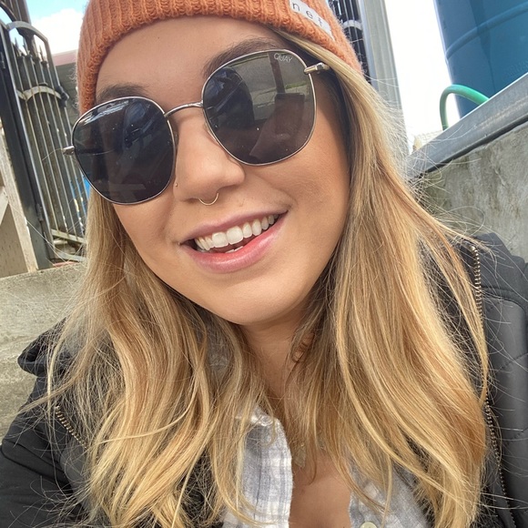 Meet your Posher, Danae - Picture 1 of 1